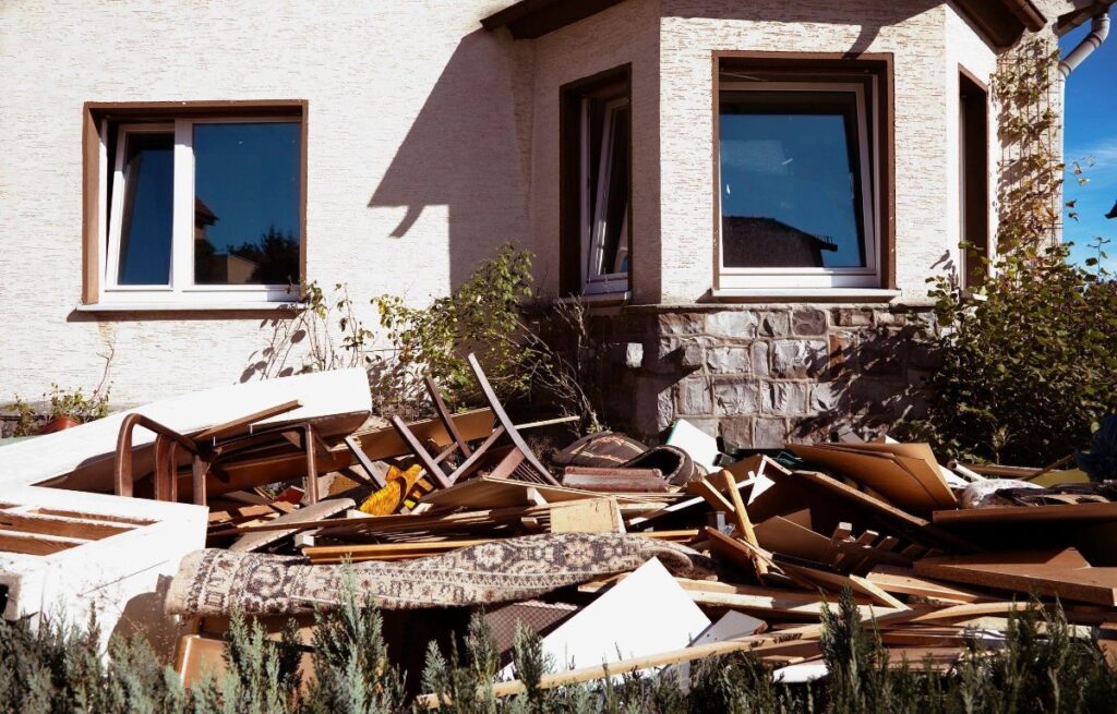 Window and Siding Removal Dumpster Services-Colorado’s Premier Dumpster Rental Services